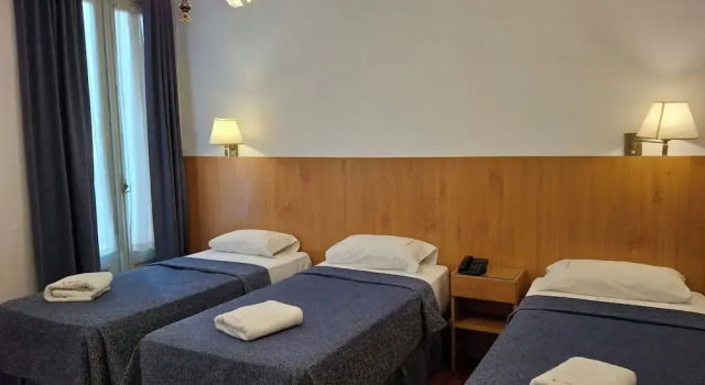 Трёхместный семейный номер Standard с видом на город Novel Hotel