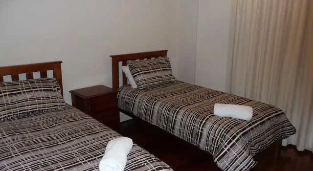 Семейные апартаменты с 3 комнатами с балконом City Escape 3BD in Adelaides East End 6