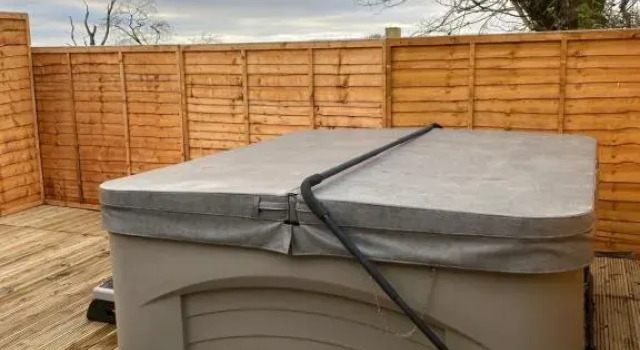 Coachman Cottage Outside Hot Tub, Забронировать Дом для отпуска Бейт Эйршир