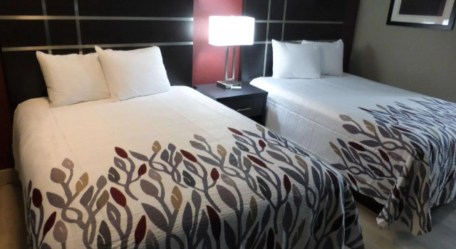 Четырёхместный номер Superior Red Roof Inn Redding