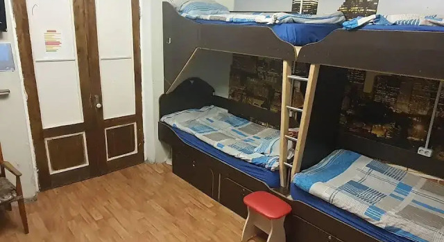 Кровать в общем номере Gostevoy dom