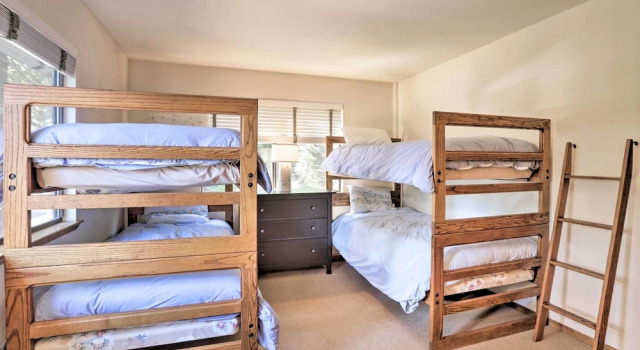 Коттедж North Lake Tahoe Cabin: 4 Mi to the Beach!