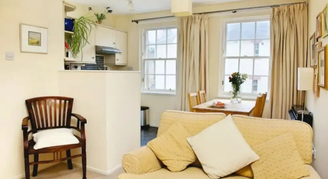 Edinburgh Grassmarket Apartments, Забронировать Апартаменты/квартира Апартаменты Эдинбурга, рядом с St George's West Church, Апартаменты/квартира