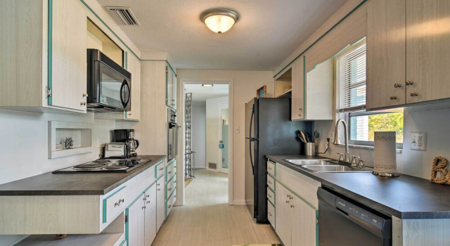 Коттедж Sarasota Home w/ Large Backyard & Water Access