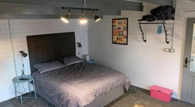 Апартаменты Cosy, Self-Contained Garden Room in City Centre!