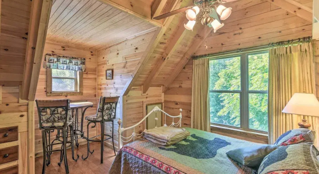 Коттедж Maggie Valley Family Cabin w/ Porch & Fire Pit!
