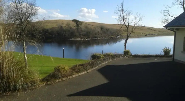 Inishclare Cottages, Забронировать Отель Эннискиллен Lough Erne