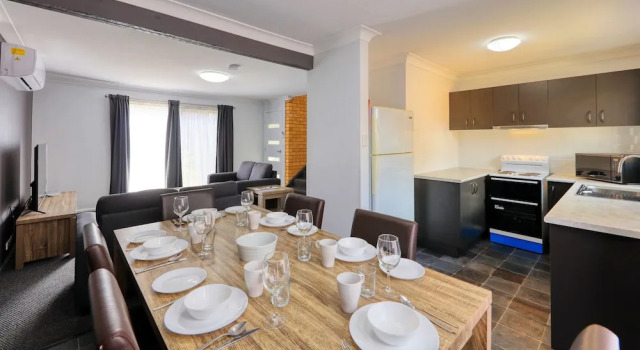 Апартаменты Дуплекс с 2 комнатами с балконом Colonial Motel & Apartments