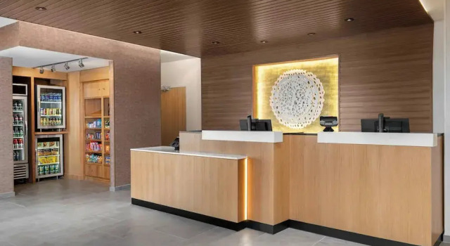 Fairfield Inn & Suites Kansas City at The Legends, Забронировать Отель Отели Канзас-Сити с завтраком, рядом с Аквапарк Schlitterbahn в Канзас-Сити, Завтраки