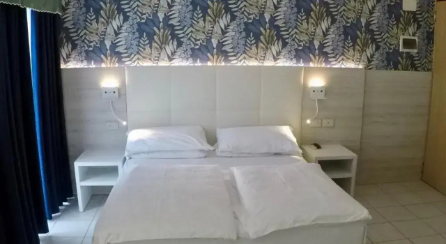 Трёхместный номер Standard с балконом Hotel Gardenia