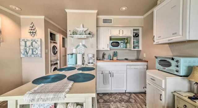 Апартаменты Updated Front Beach Condo w/ Resort Amenities!