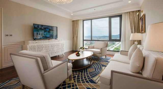 Executivo Casal Suite Four Points by Sheraton Lang Son
