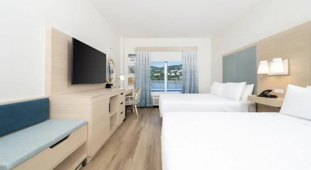 Четырёхместный номер Standard с видом на океан Hampton By Hilton Saint Thomas