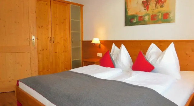 Resort Brixen, Rezerwuj Ośrodek wypoczynkowy Hotele w Tyrol z parkingiem, Parking