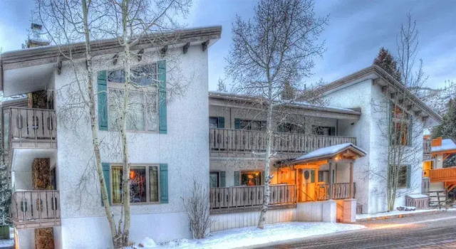 Vail Village 3 Bedroom Condo - Walk to Gondola One!, Забронировать Апартаменты/квартира Отели Вейл с парковкой, Парковка