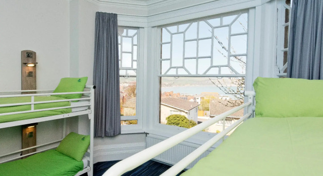 Кровать в общем номере YHA Swanage