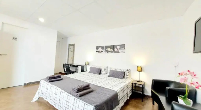 Gloria Host House