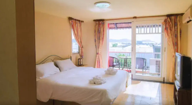 Двухместный номер Deluxe с балконом Anda Orange Pier Guesthouse