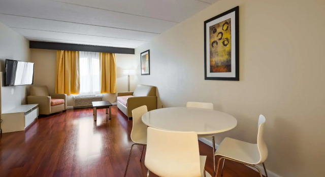 Двухместный люкс Sonesta Essential Orlando Airport