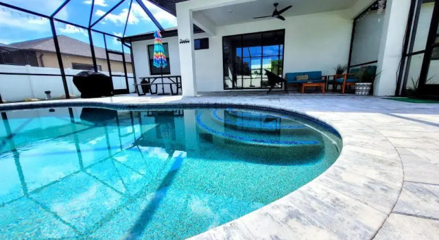 Вилла Blue Door Retreat - Luxury Pool Home - sleeps 8