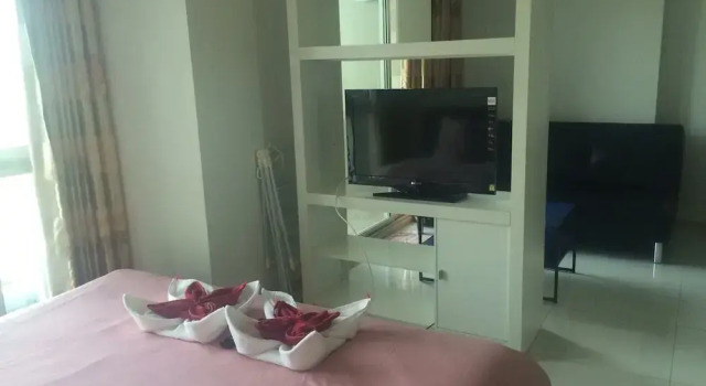 Студия с балконом Thanyalak at The Gallery Condominium