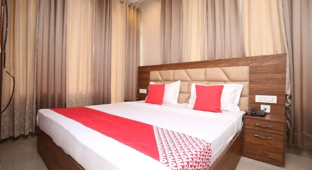 Двухместный люкс Hotel O Platina