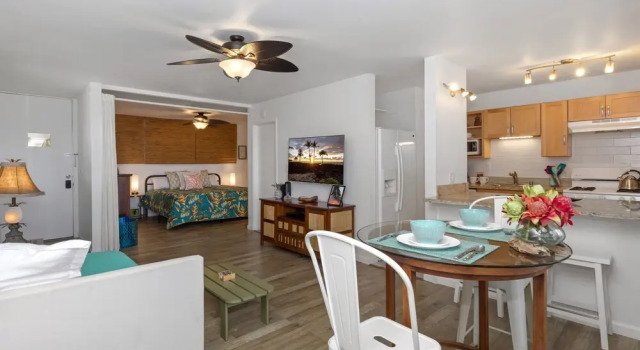Kona Mansions #a301, Забронировать Отель Отели Каилуа-Кона с парковкой, рядом с Дворец Хулихи, Парковка
