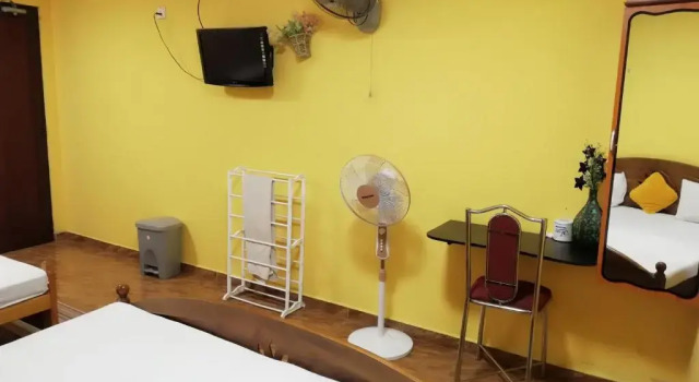 Habitación triple Estándar con balcón Sunshine Hotel
