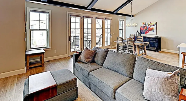 New-build Near Deer Valley W/ Private 2-car Garage 3 Bedroom Townhouse, Varaa Lomakoti  