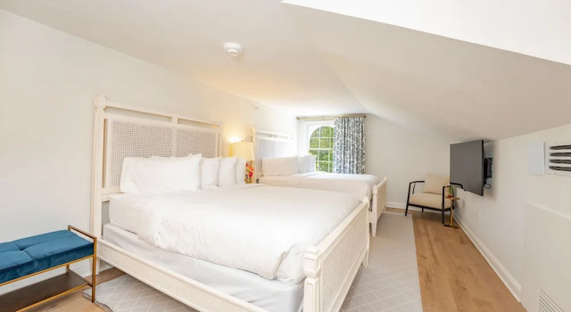 Четырёхместный номер Standard Kent Island Resort