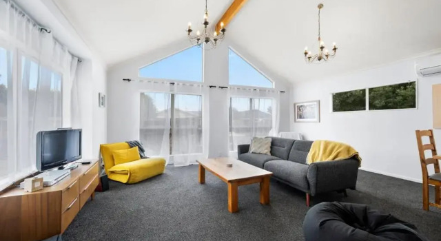 Bare Feet Retreat - Waikanae Beach Holiday Home