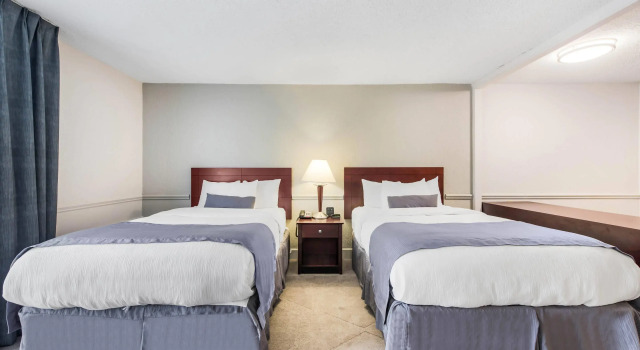 Четырёхместный люкс The Blu Hotel Blue Ash Cincinnati, an Ascend Collection Hotel