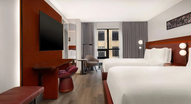 Четырёхместный номер Standard Revery Toronto Downtown, Curio Collection by Hilton