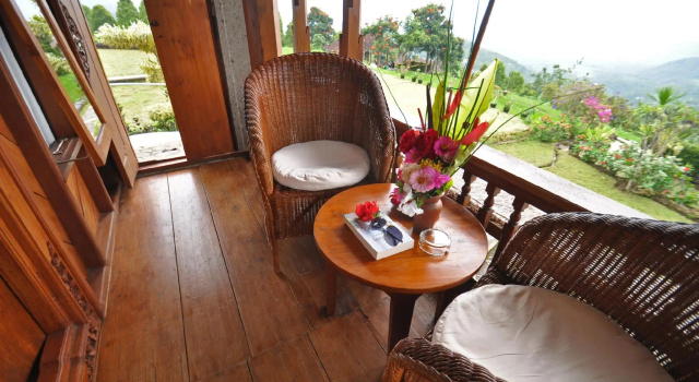 Вилла с красивым видом из окна Puri Lumbung Cottages Restaurant & Spa Munduk