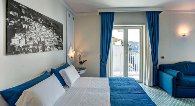 Номер Deluxe с балконом и с видом на море Grand Hotel Riviera