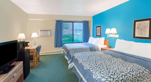 Четырёхместный номер Standard Days Inn by Wyndham Sioux Falls