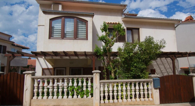 Apartments Enna, Забронировать Апартаменты/квартира Отели Мали-Лошиня с парковкой, рядом с Mali Losinj Ferry Port, Парковка