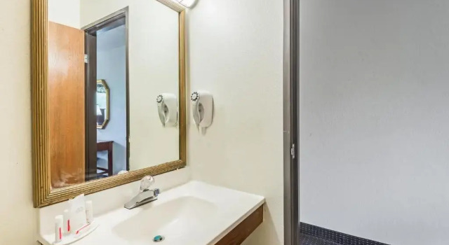Номер Standard Super 8 by Wyndham Hartford