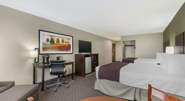 Четырёхместный номер Standard Best Western Sky Valley Inn