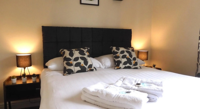 Lion House Chester - Very Near Zoo Ideal for City - Sleeps Up to 7