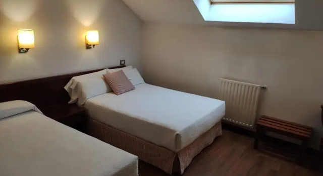 Трёхместный номер Standard Hotel Compostela Vigo
