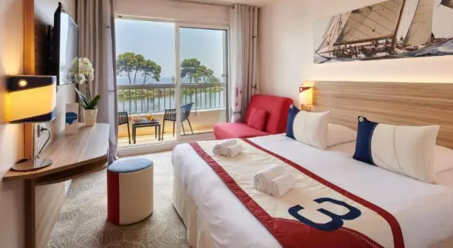Трёхместный номер Comfort с видом на море Hotel Club Le Plein Sud Vacances Bleues