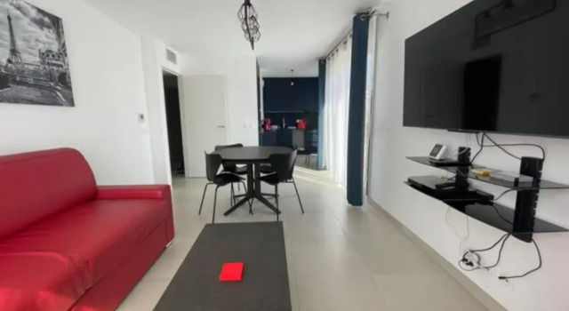 Апартаменты Beautiful Bright Apt At 3 Min Walk From The Beach
