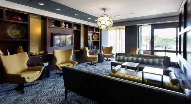 Residence Inn Los Angeles Burbank/Downtown, Забронировать Отель Отели в центре Бербанк с завтраком, отели в центре Бербанк с завтраком