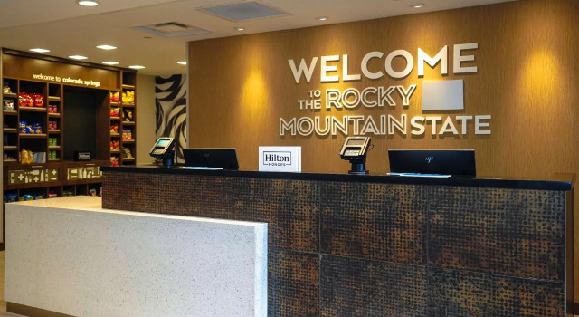 Кровать в общем номере Hampton Inn Colorado Springs I-25 Central