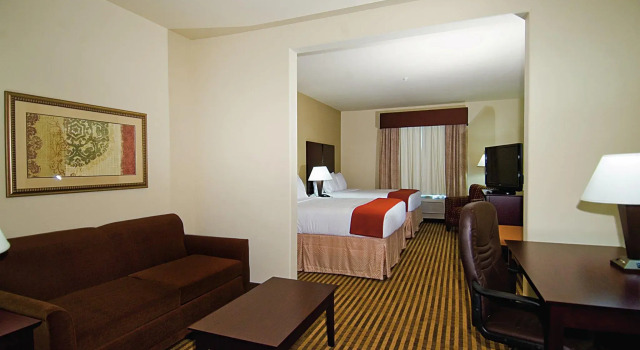 Четырёхместный люкс Holiday Inn Express Marble Falls by IHG