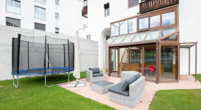Agrimonia - 5,5-Zi Duplex Wohnung bis 9 Personen mit eigenem Garten, Book Hotel Davos Grisons