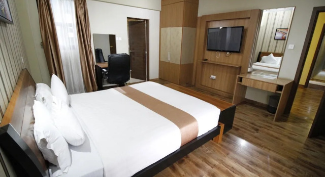 Executive cameră WE Hotel and Suites