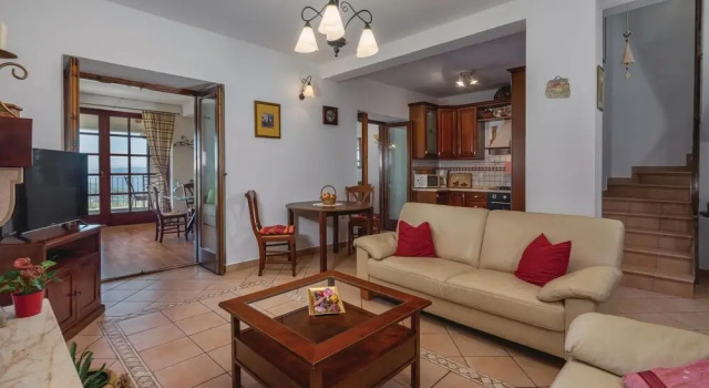 Stunning Home in Labin With Wifi and 2 Bedrooms, Rezervovat Hotel Hotely v Labin s parkováním, Parkování