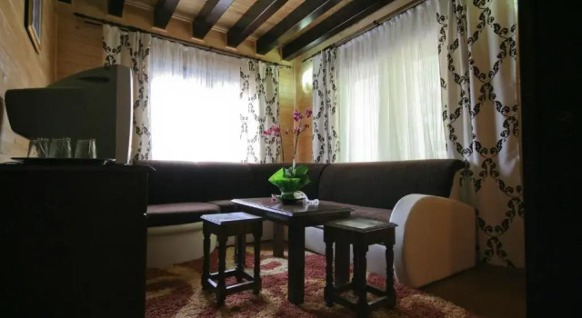 Suite 1 camera da letto Complex Turistic Le Baron
